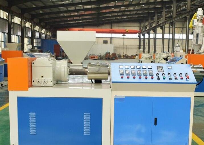 塑料擠出機(jī)